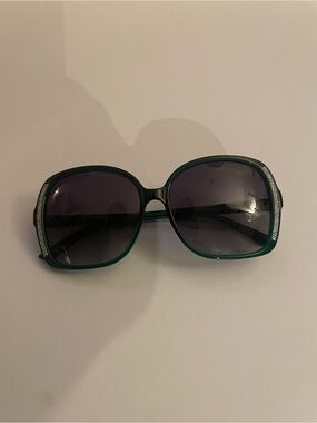 Prive Revaux Oversized Green Women's Sunglasses with Subtle Silver Accents